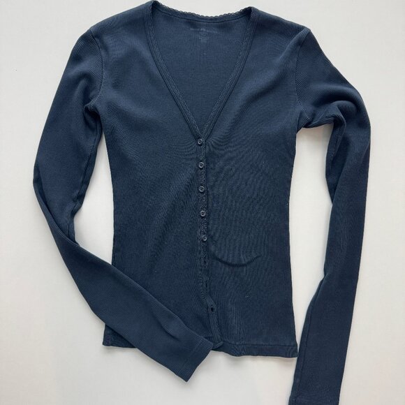 NEW Brandy Melville V-Neck Button Up Long Sleeve - Picture 1 of 3